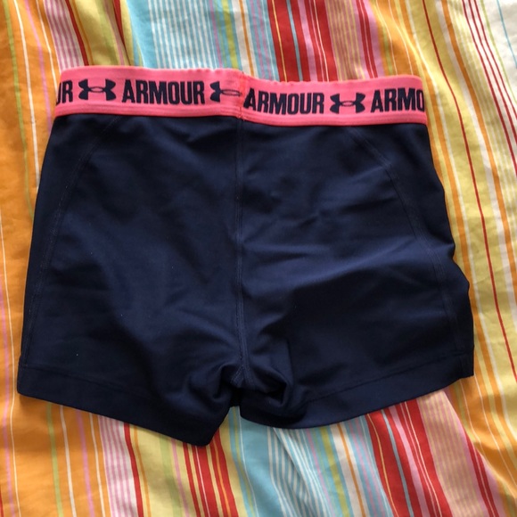 Girls under armour shorts - Picture 2 of 2